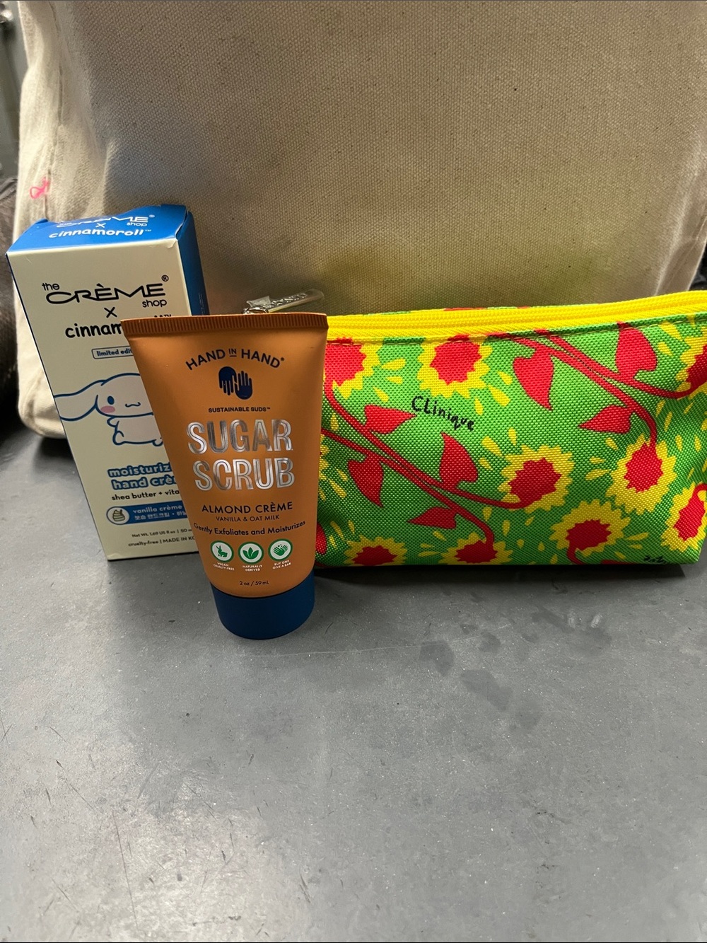 NWOT Clinique Donald Sunflower Cosmetic Pouch -  full of new items nail body lip - Picture 13 of 13
